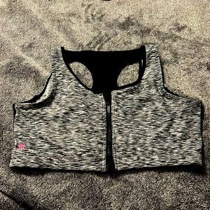 Ruby Ribbon Sport Demi, Size 40 Zip Front